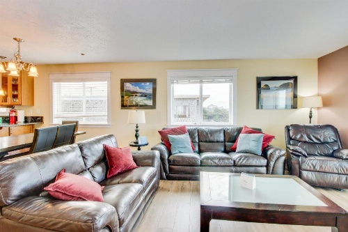Salt Water Beach House image 11